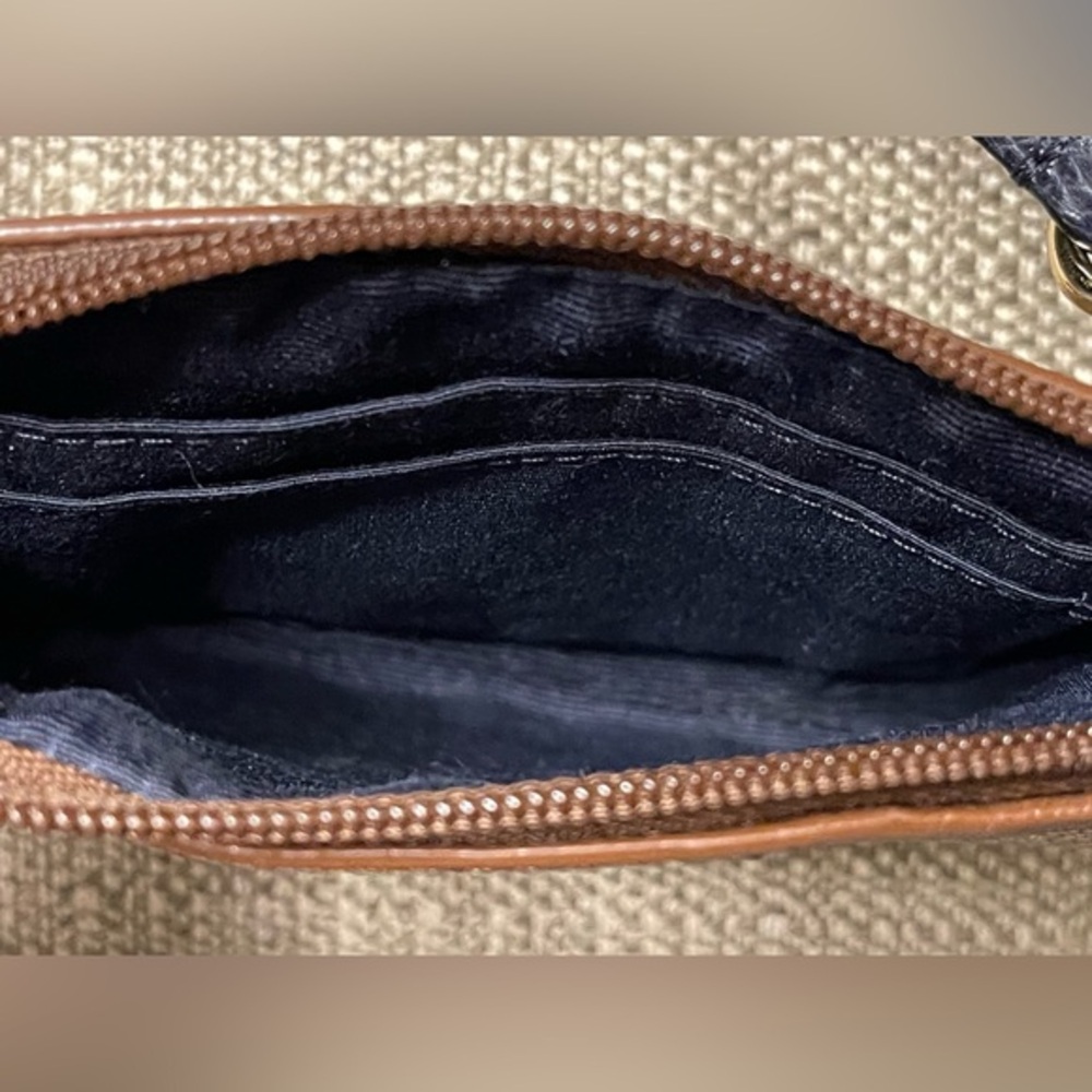 Coach Corner Zip Wristlet In Signature Canvas In Khaki/Black - Picture 4 of 9